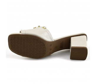 SANDALIA ZUECO TACHAS