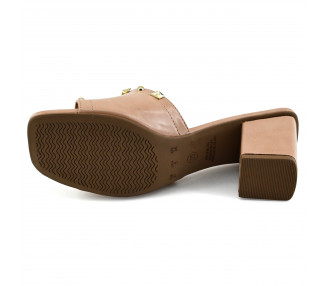 SANDALIA ZUECO TACHAS